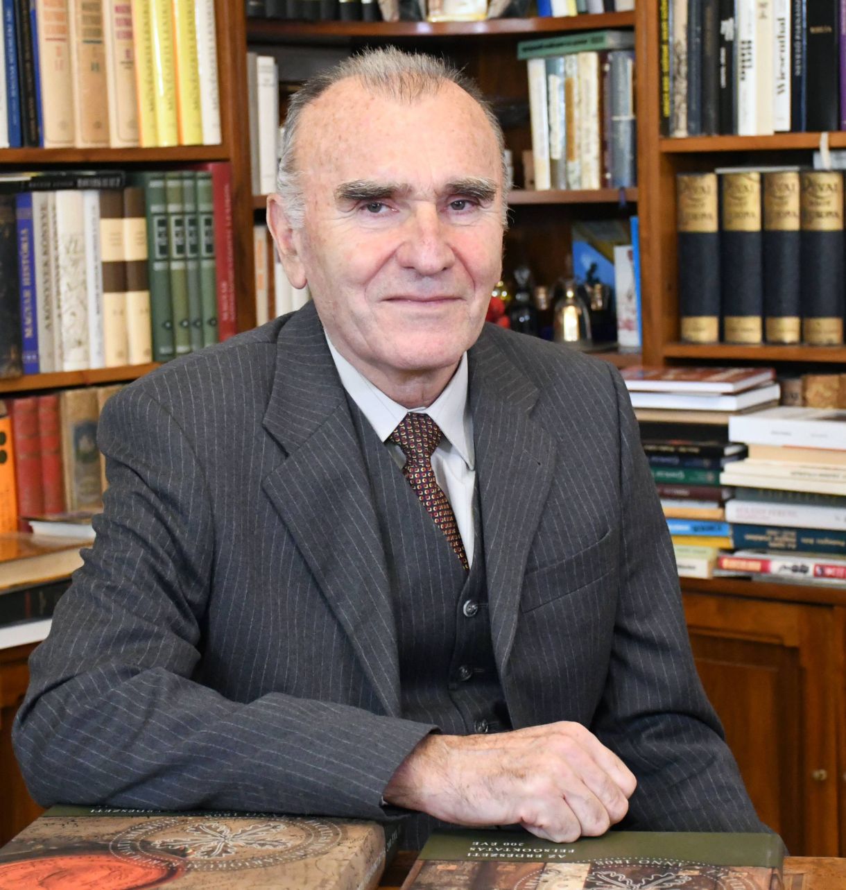 Dr. Tolvaj László