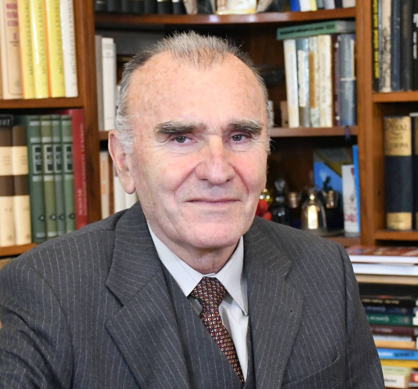 Prof. em. Dr. Tolvaj László